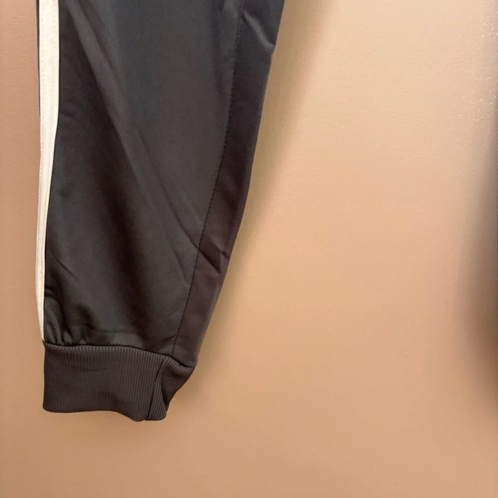 💚Adidas Gray and White Joggers with Classic Stripes - Picture 3 of 9